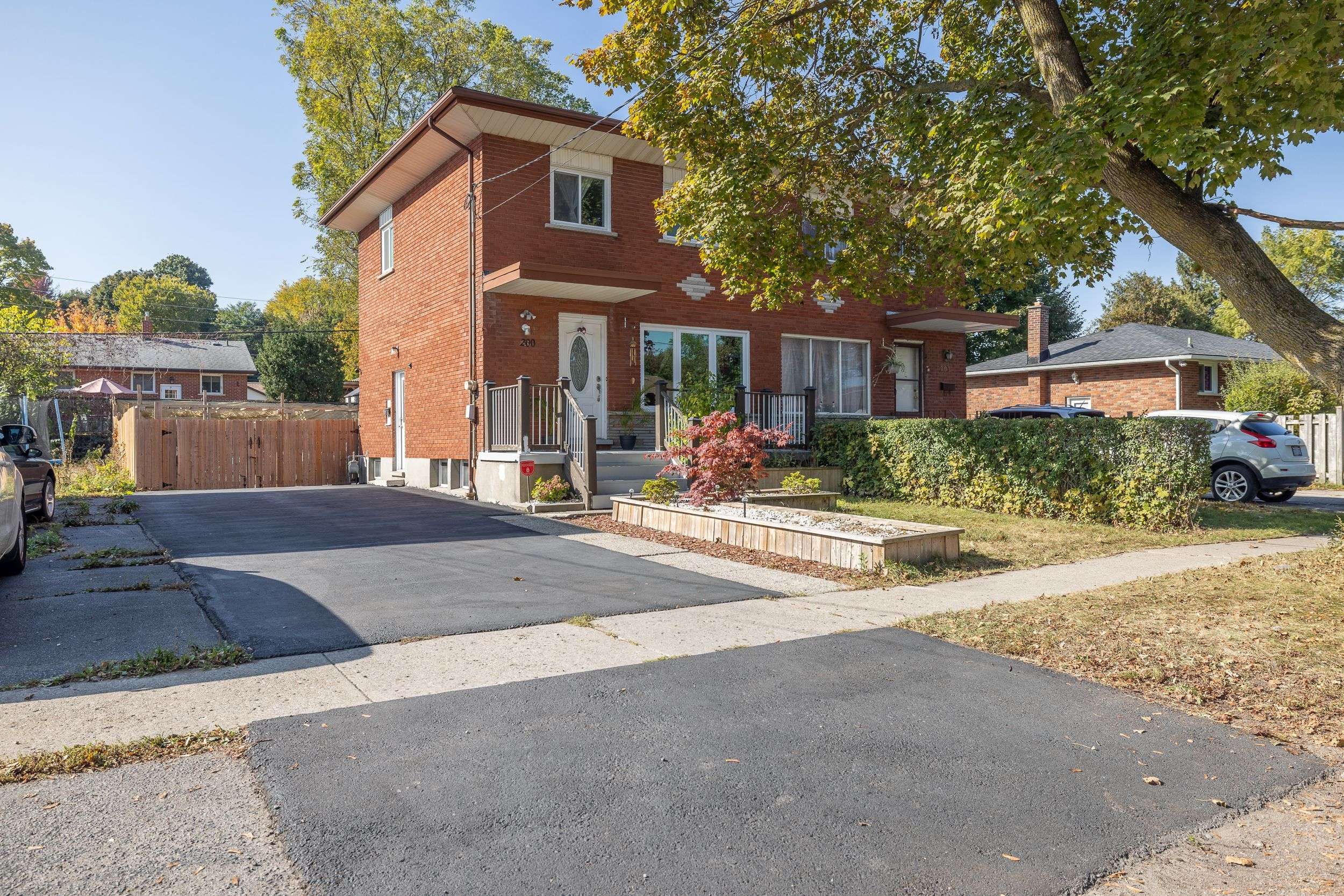 Guelph, ON N1H 5X5,200 Alma ST N