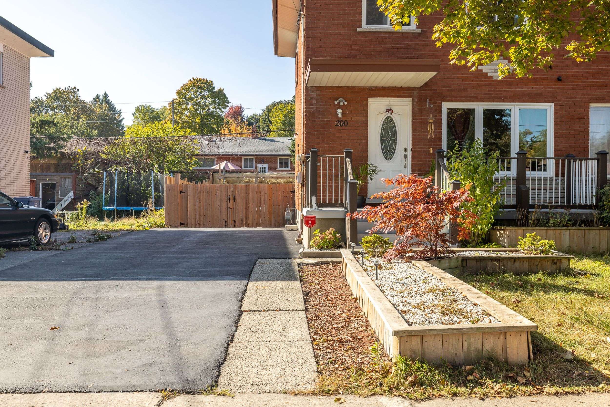 Guelph, ON N1H 5X5,200 Alma ST N