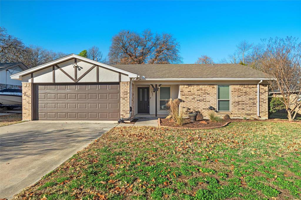 Azle, TX 76020,921 Red Oak Street