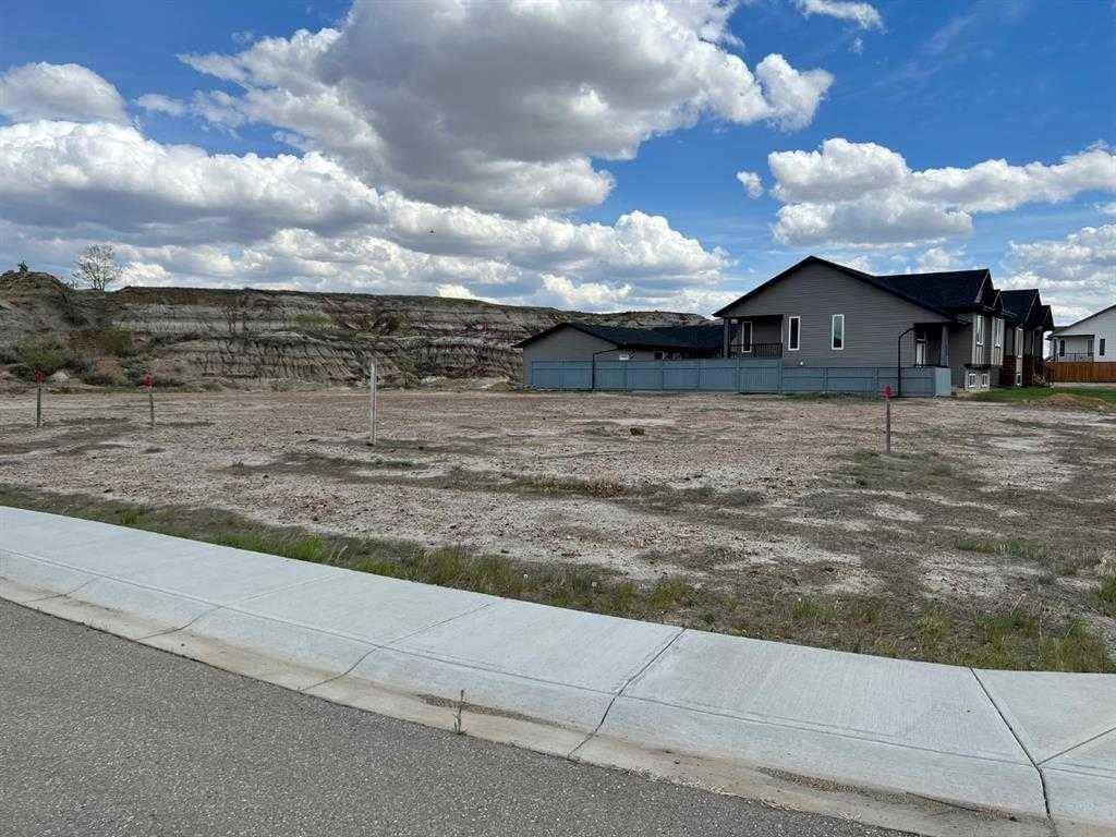 Drumheller, AB T0J 0Y6,176 10 AVE SE