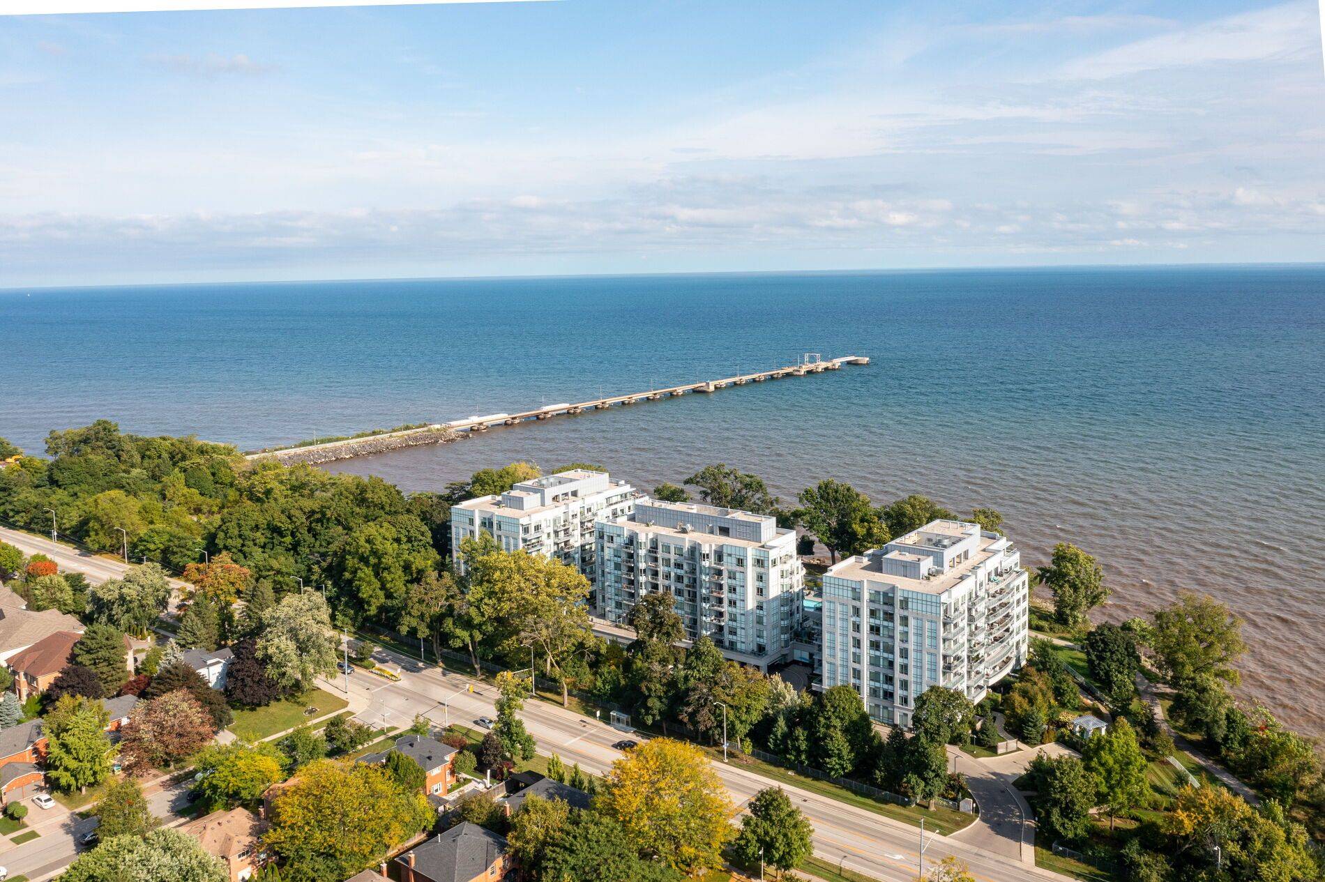 Oakville, ON L6L 0B4,3500 Lakeshore RD W #815