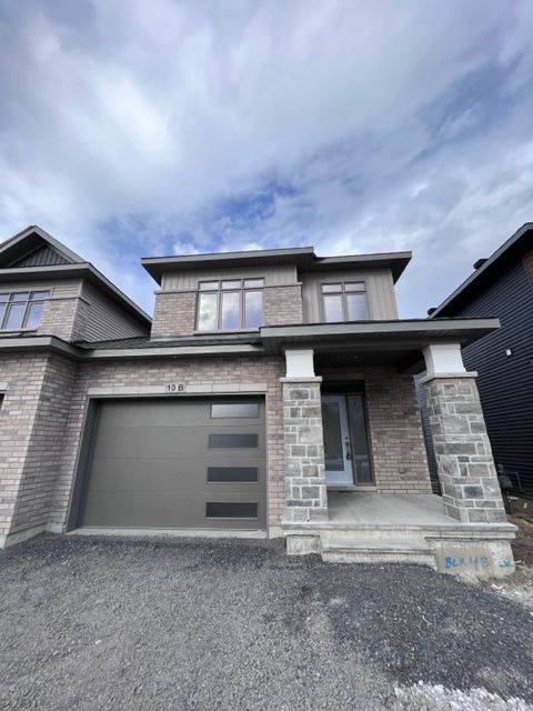 Stittsville - Munster - Richmond, ON K0A 2Z0,10 COCKBURN ST #B