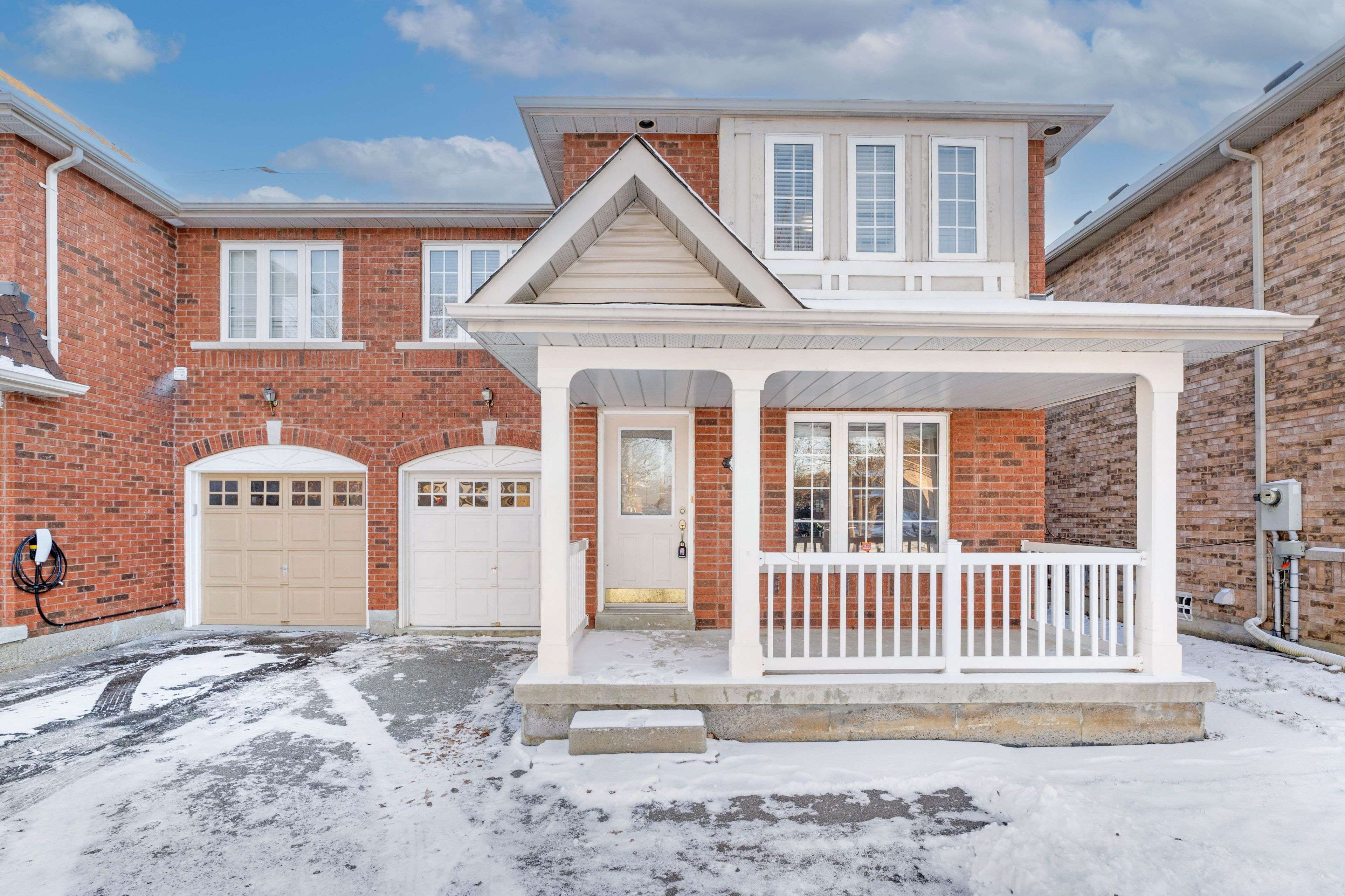 Pickering, ON L1X 2X1,737 Craighurst CT #Upper