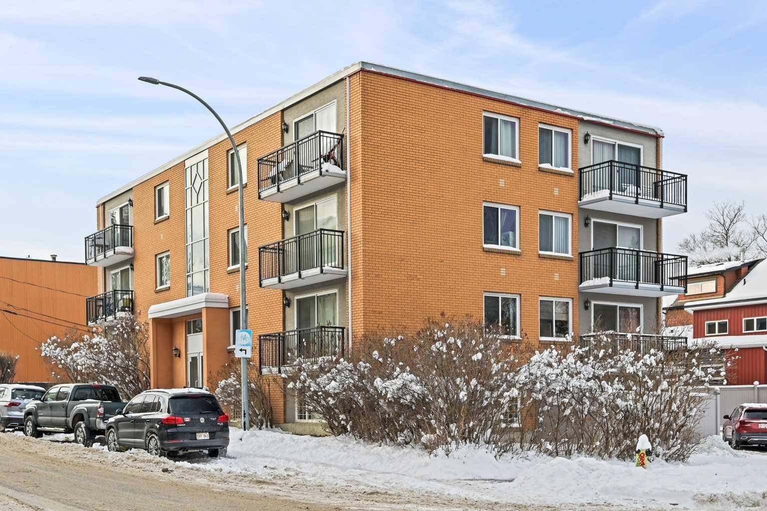 Calgary, AB T2T 0M7,1502 21 AVE SW #304