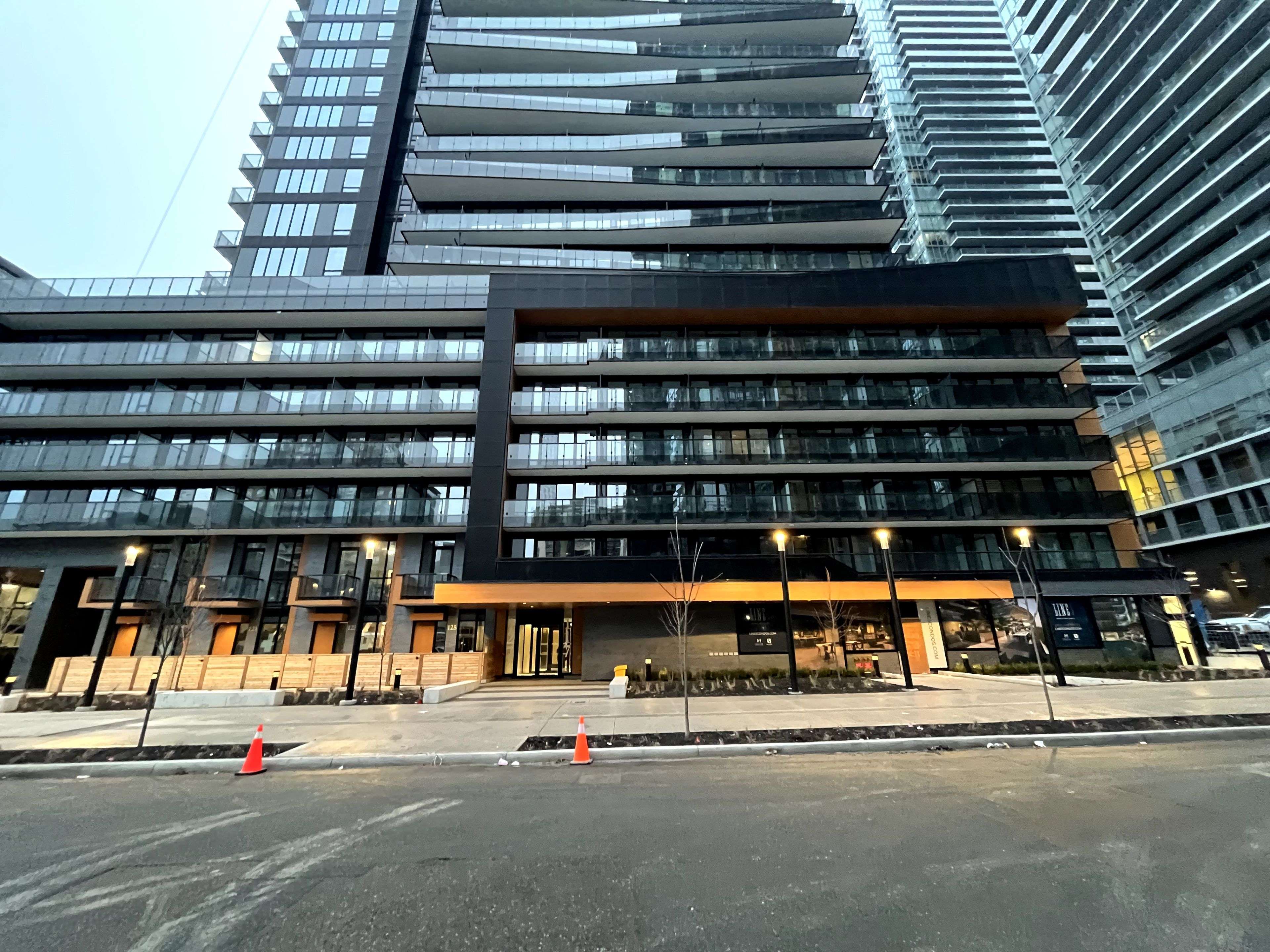 Toronto C10, ON M4P 1V4,127 Broadway AVE W #1203