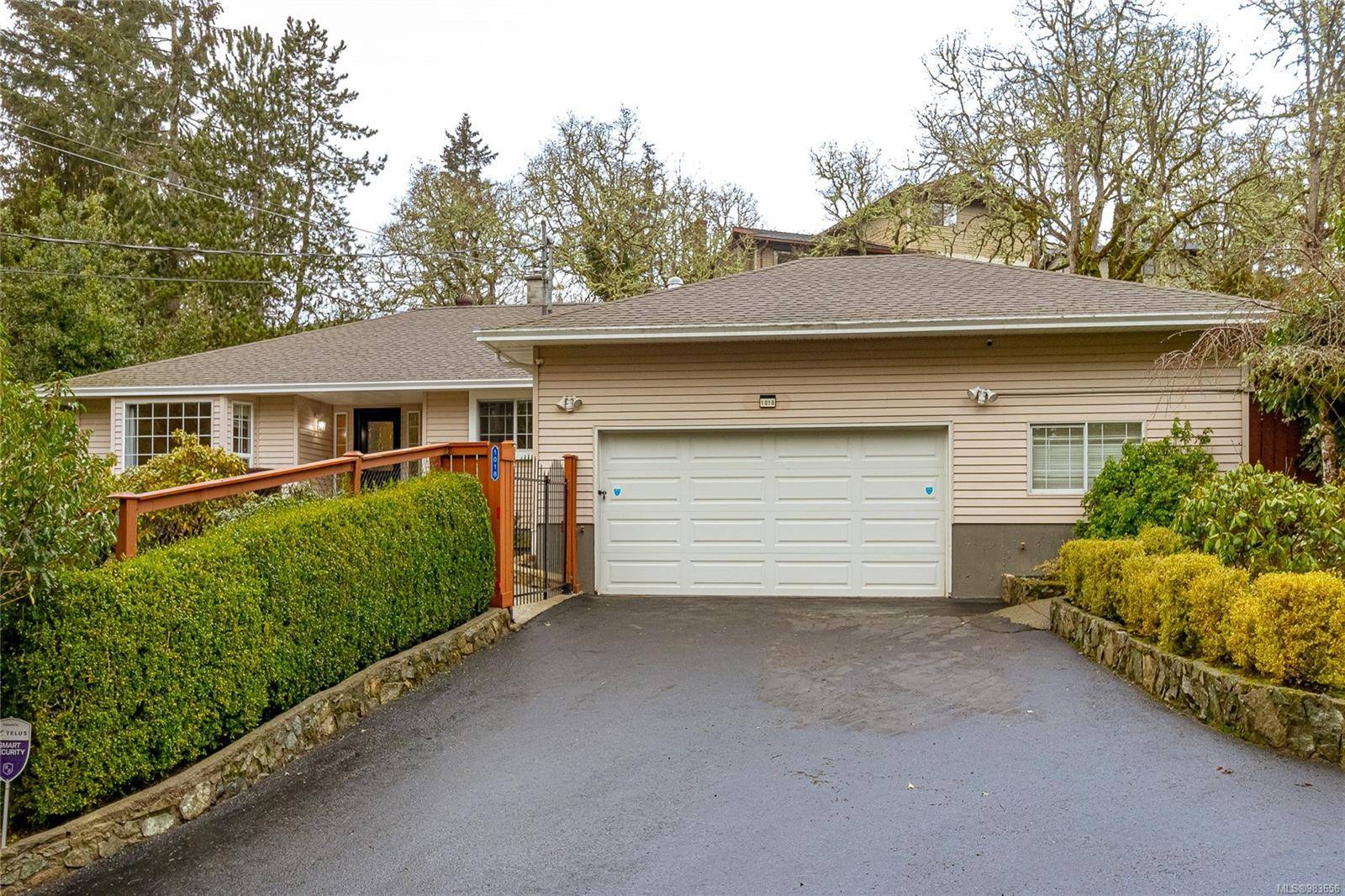 Central Saanich, BC V8M 1A1,1018 Benvenuto Ave