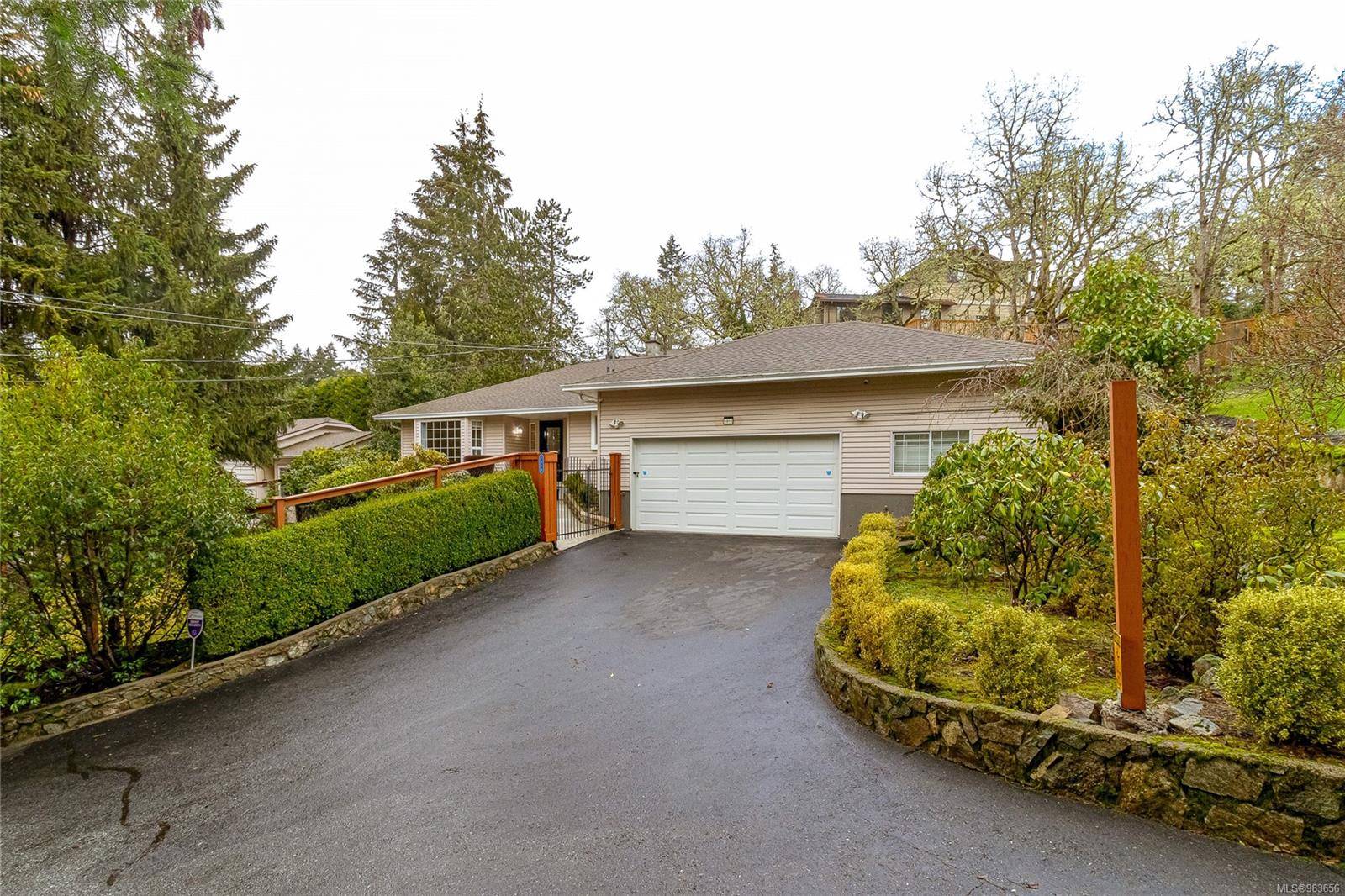 Central Saanich, BC V8M 1A1,1018 Benvenuto Ave