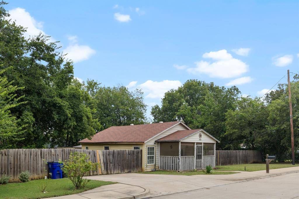 Mansfield, TX 76063,308 Short Street