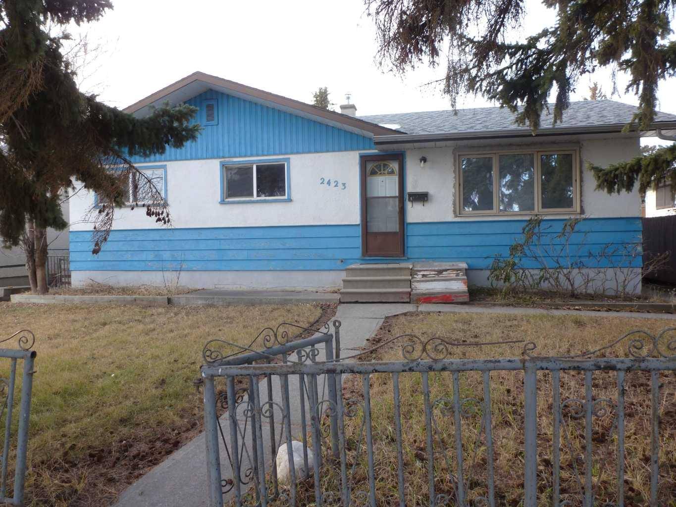 Calgary, AB T2B 1A8,2423 39 ST SE