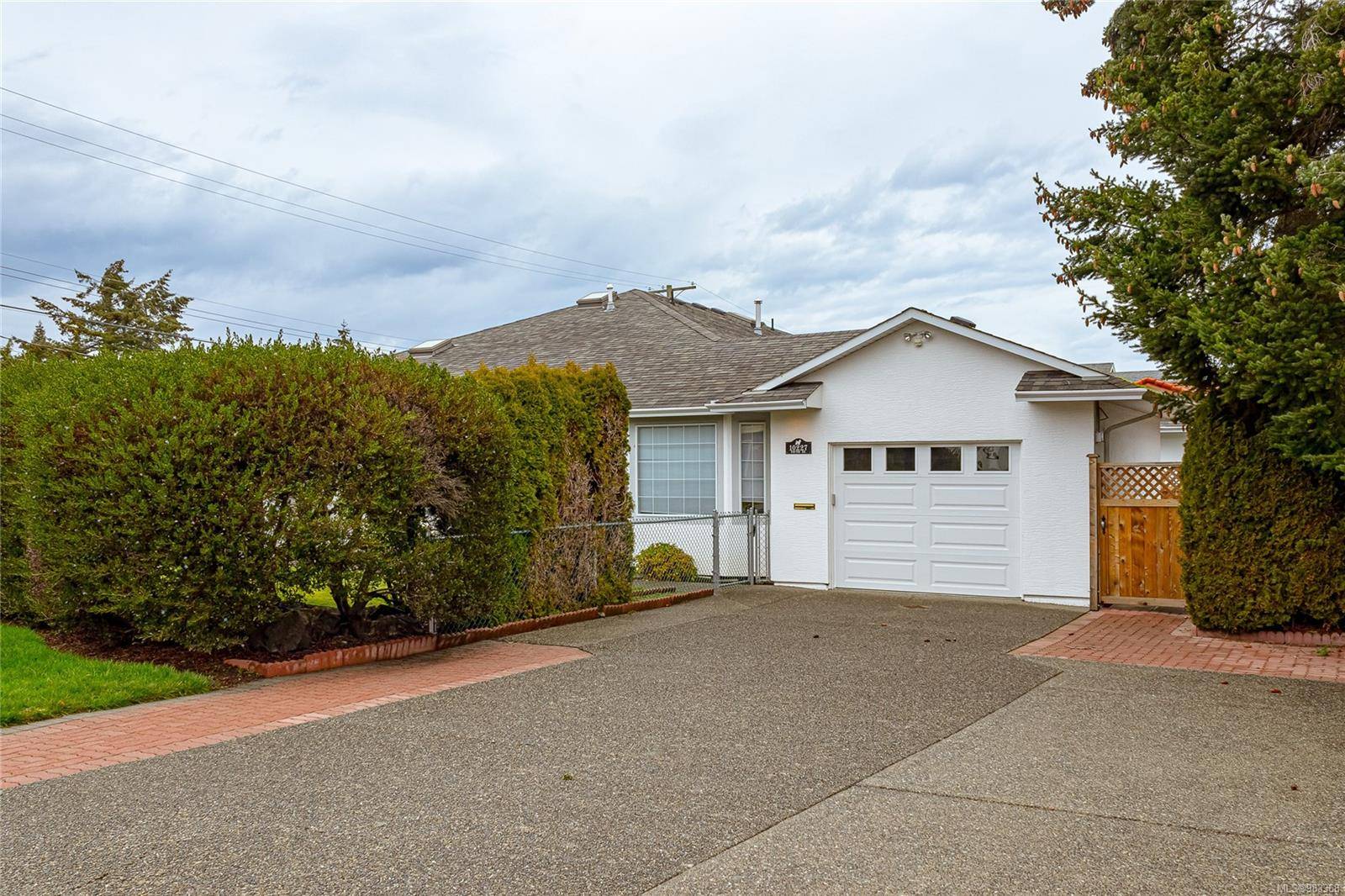 Sidney, BC V8L 2Y4,10227 Fifth St