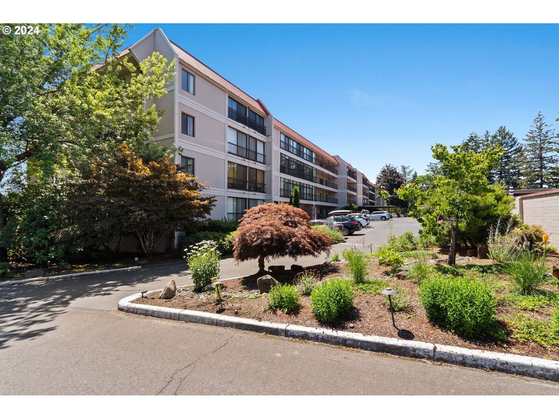 Lake Oswego, OR 97035,45 EAGLE CREST DR #405