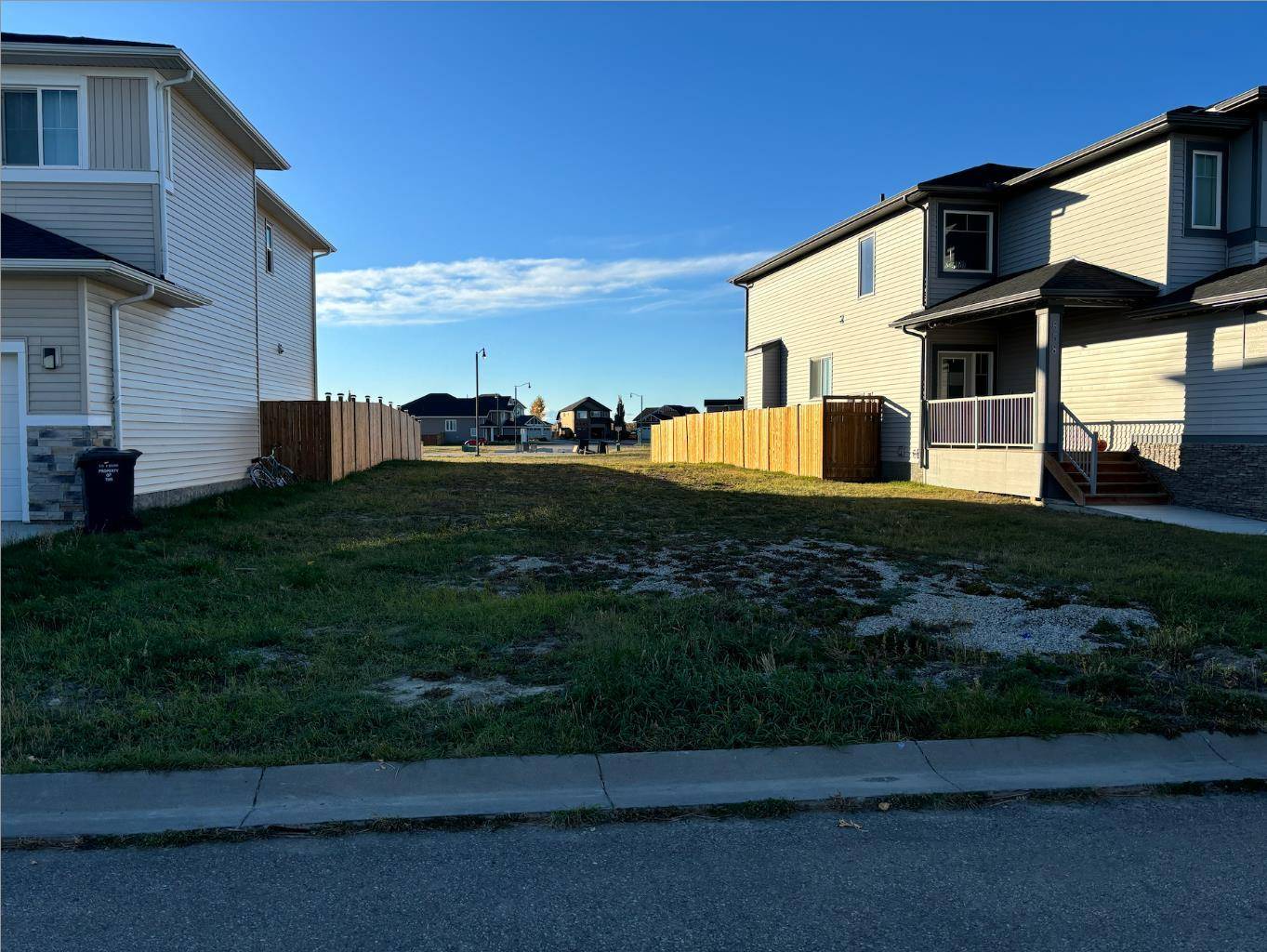 High River, AB T1V0A9,856 Hampshire CRES NE