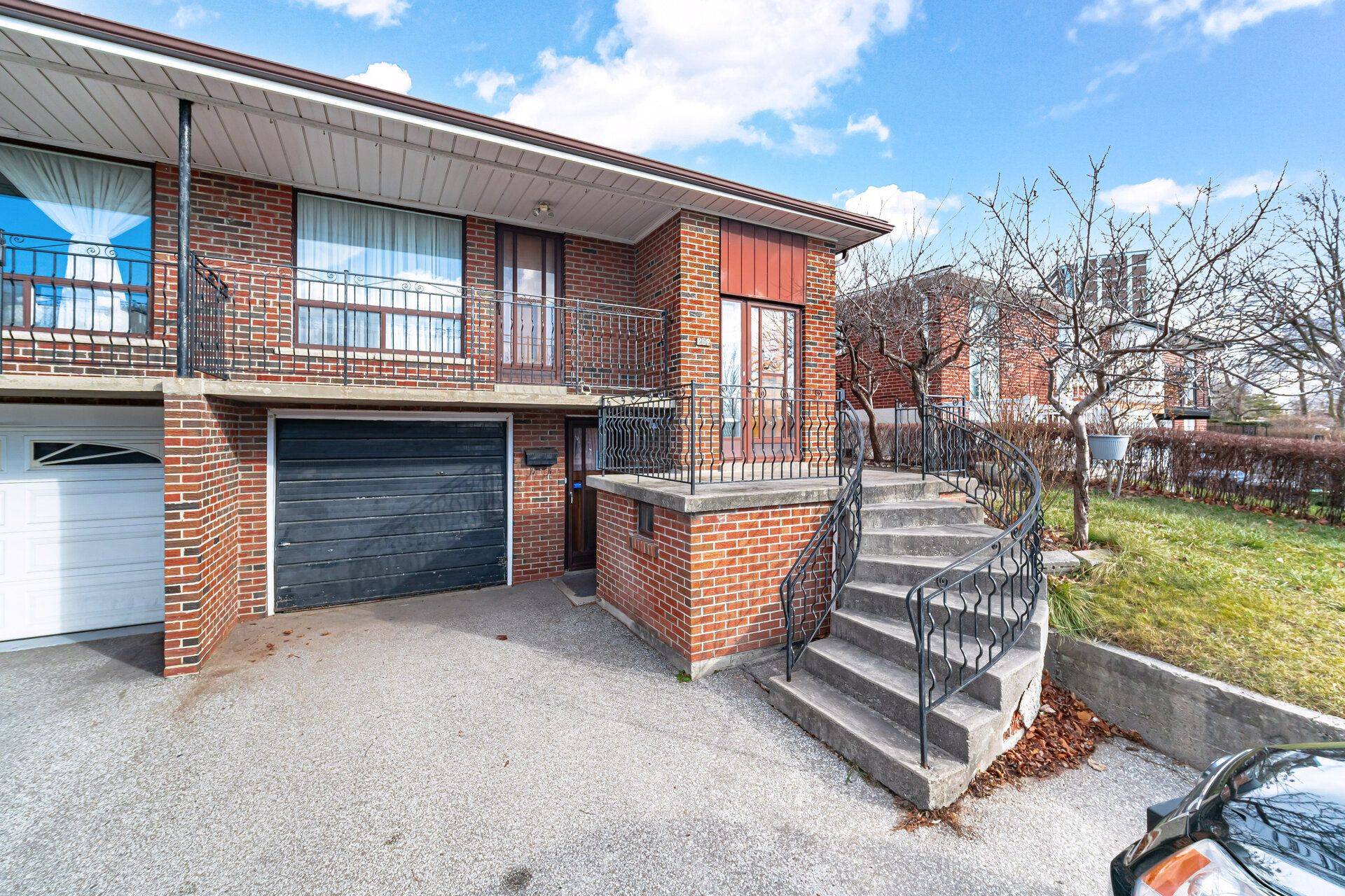 Toronto W05, ON M3N 1J3,252 Grandravine DR