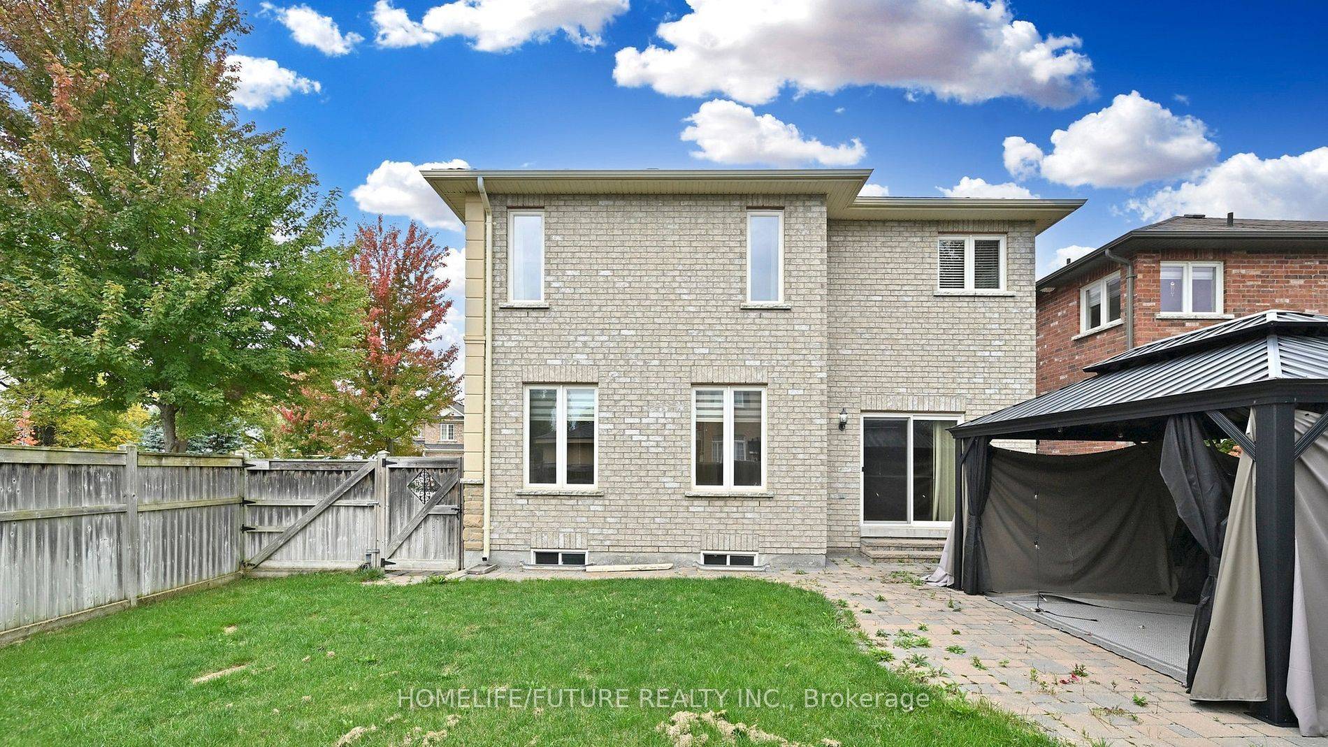 Bradford West Gwillimbury, ON L3Z 0C5,66 Faris ST