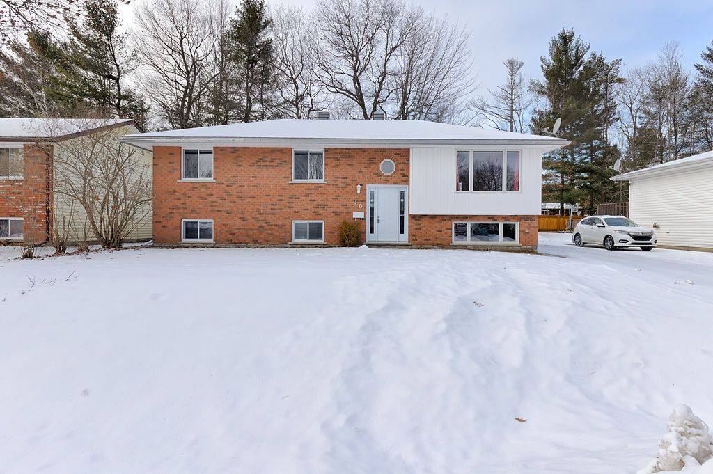 Petawawa, ON K8H 3M4,30 Earl ST