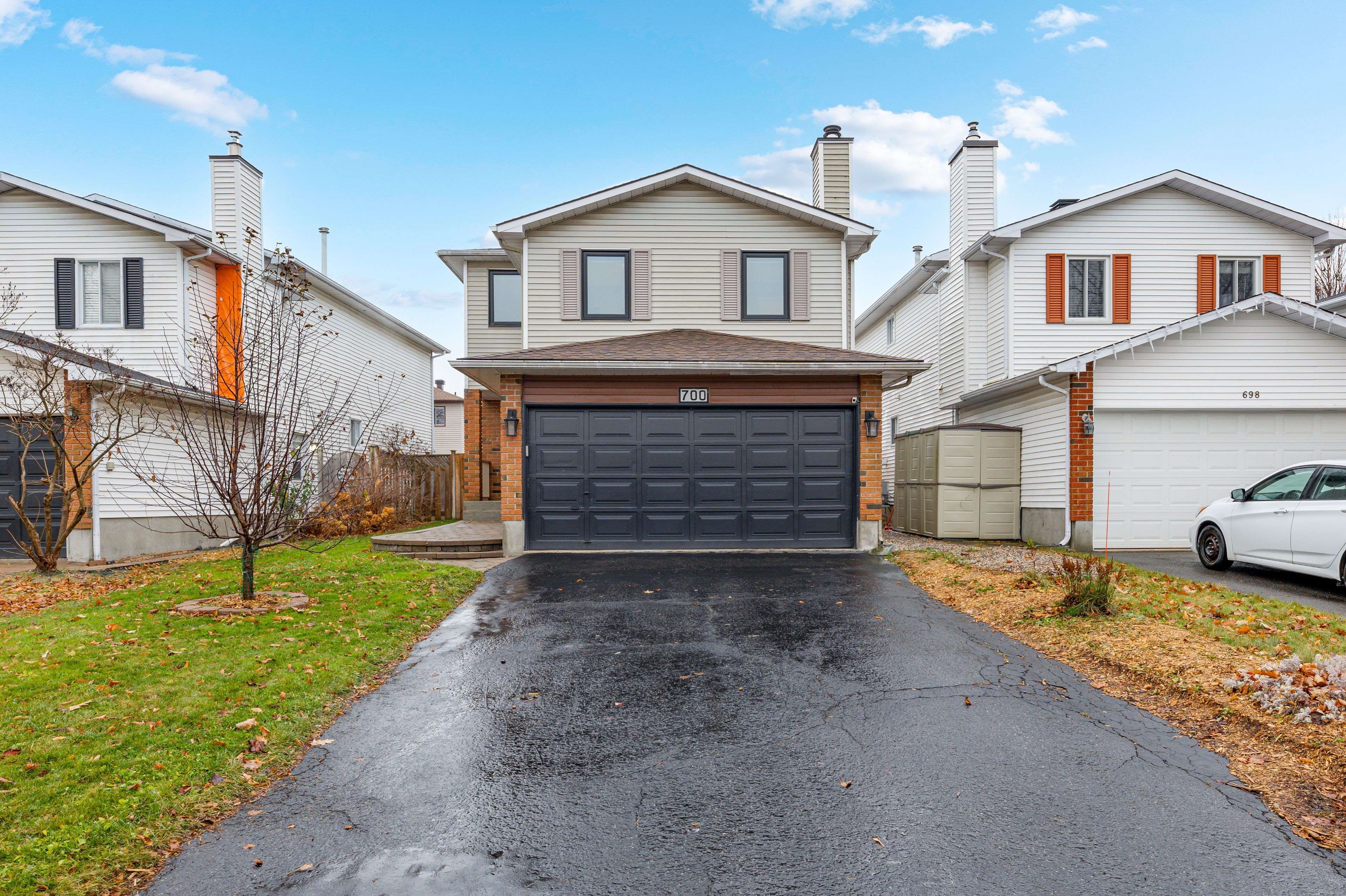 Orleans - Cumberland And Area, ON K4A 2R1,700 Levac DR