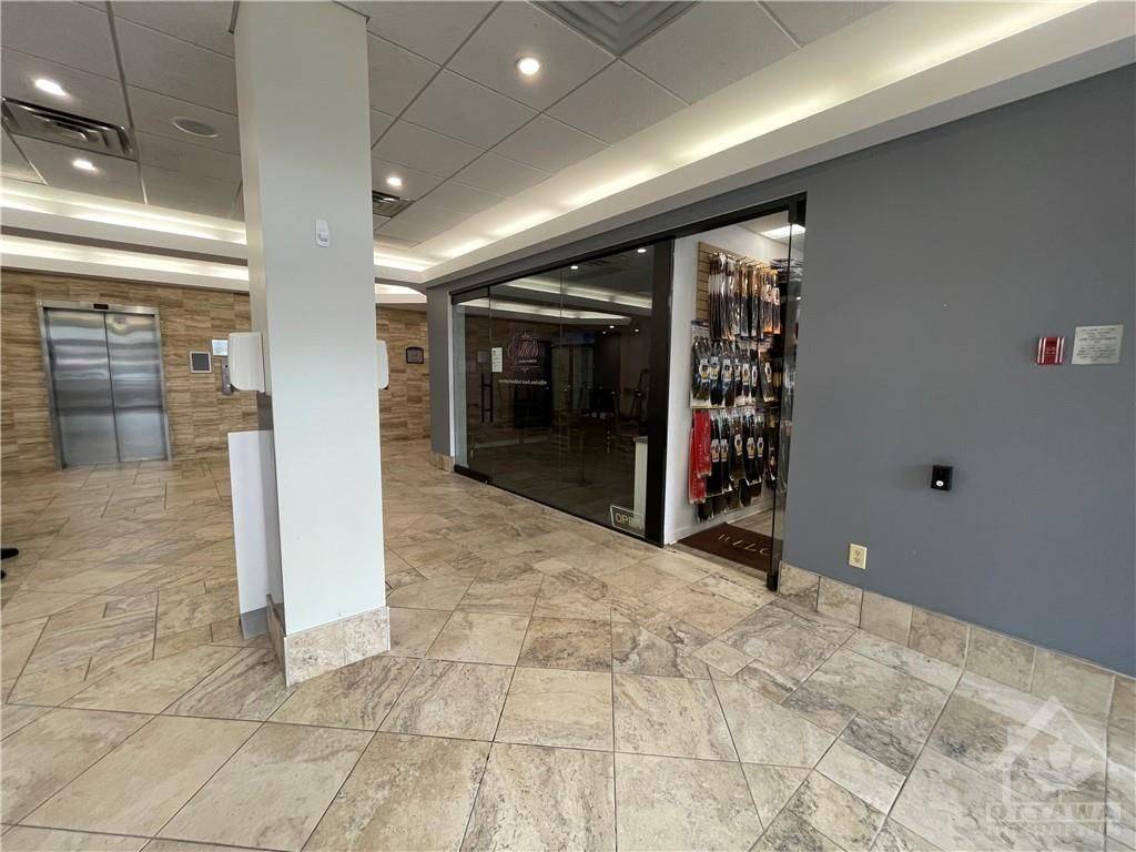 Carlington - Central Park, ON K1Z 8N8,1335 CARLING AVE #202