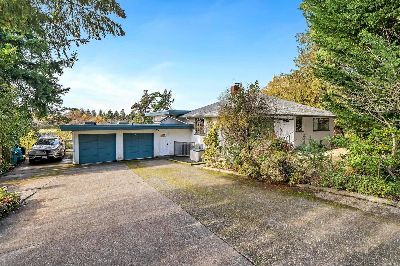 Saanich, BC V8X 2C4,4186 Blenkinsop Rd