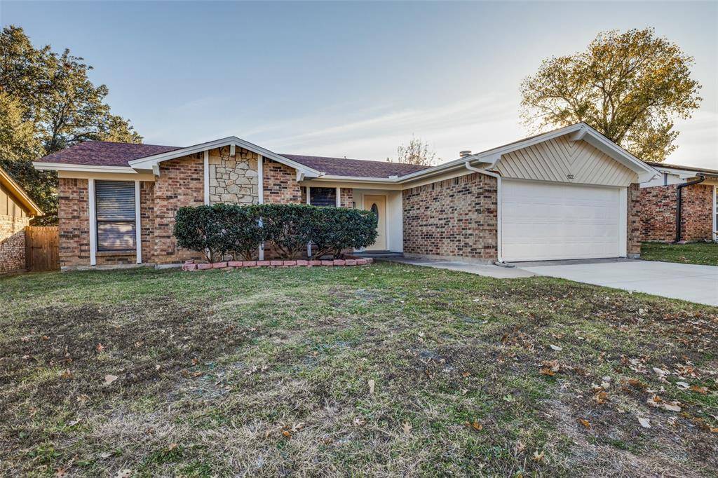 Arlington, TX 76017,922 W Embercrest Drive