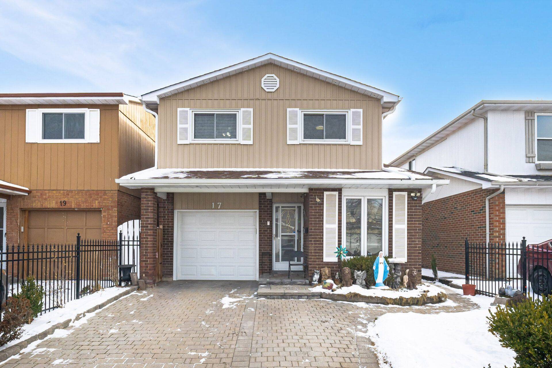 Brampton, ON L6V 3N6,17 Ashurst CRES