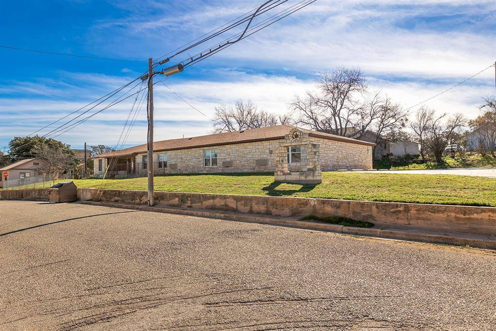 Brady, TX 76825,104 E 5th Street