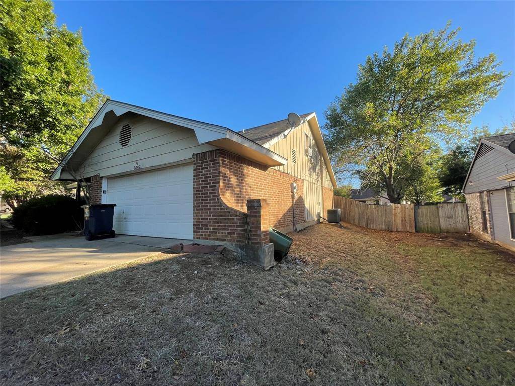 Arlington, TX 76016,2800 Glen Hollow Circle