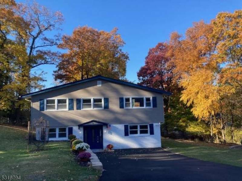 Hopatcong Boro, NJ 07843,2 Jager Ct