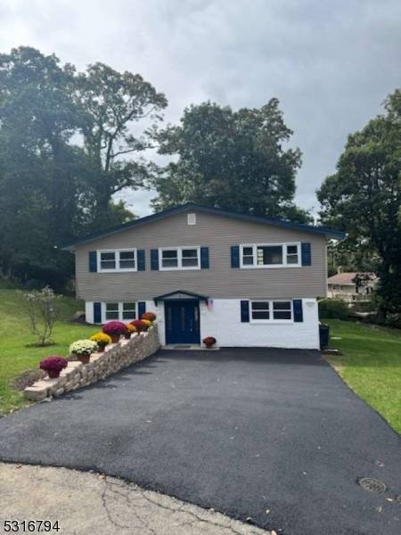 Hopatcong Boro, NJ 07843,2 Jager Ct