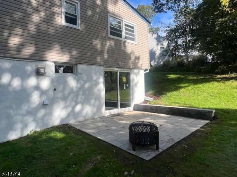 Hopatcong Boro, NJ 07843,2 Jager Ct