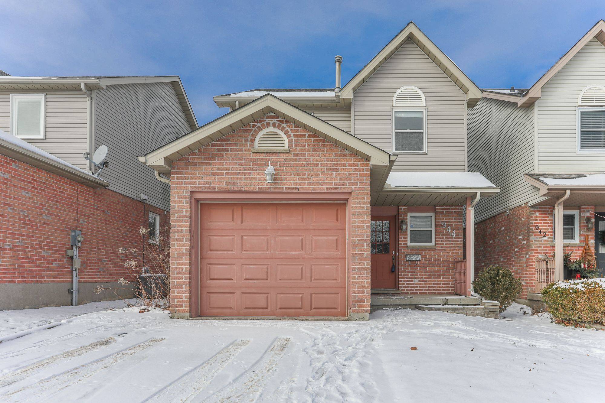 London, ON N6G 4Z6,944 Thistledown WAY