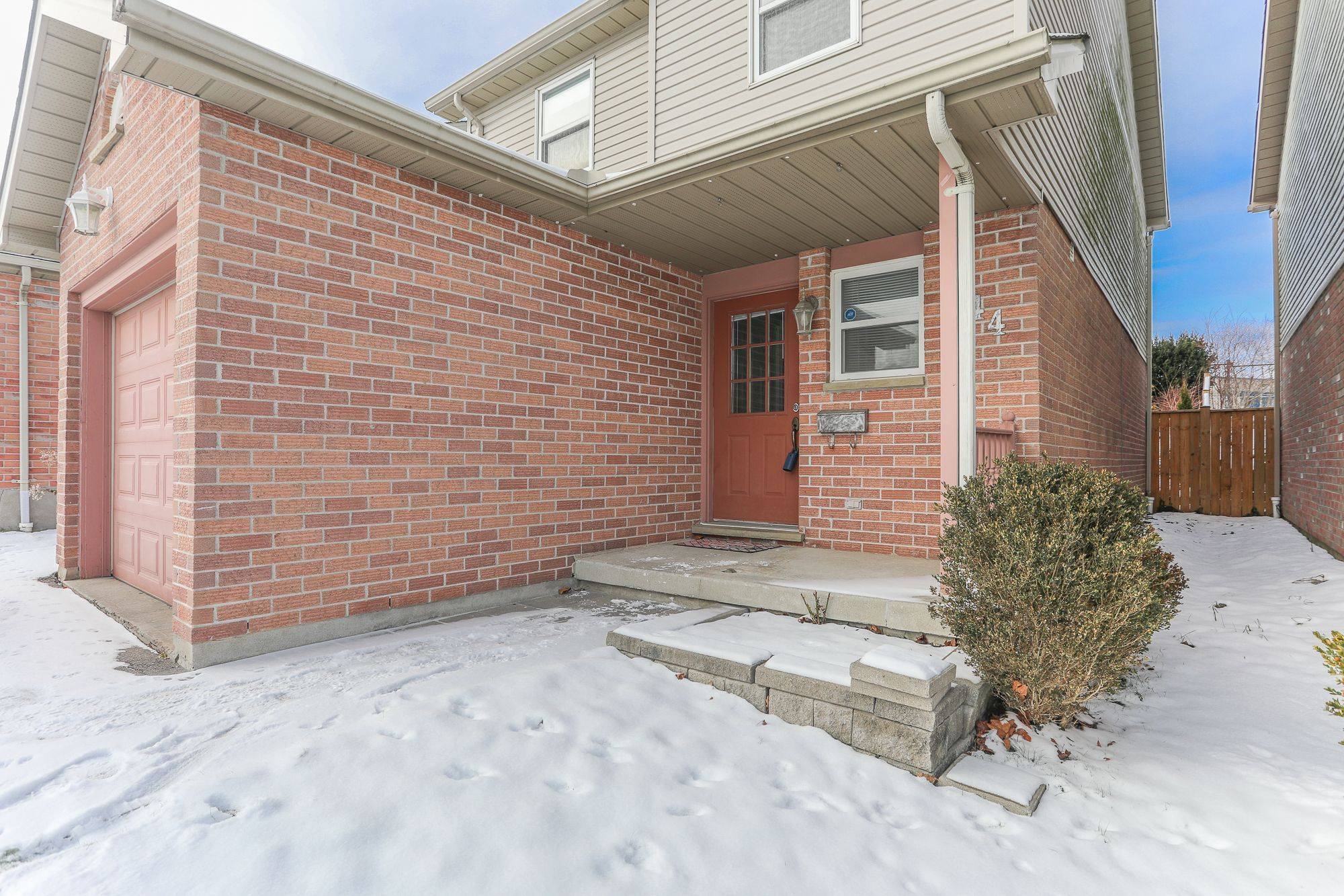 London, ON N6G 4Z6,944 Thistledown WAY