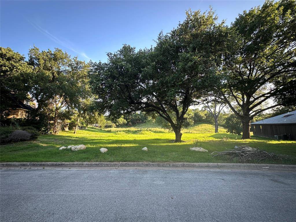 Fort Worth, TX 76112,208 Silverleaf Drive