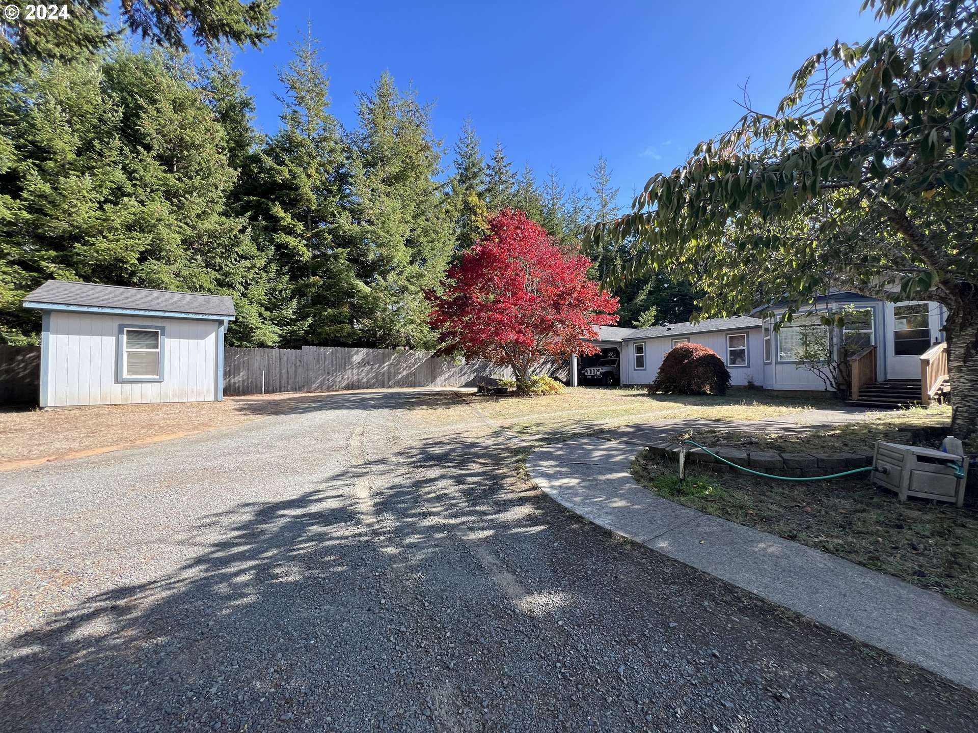 Bandon, OR 97411,87604 HOLLY LN