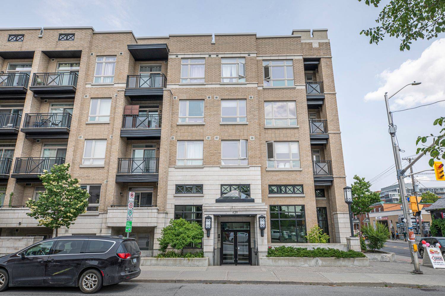 Ottawa, ON K2P 1B5,429 Kent ST #506