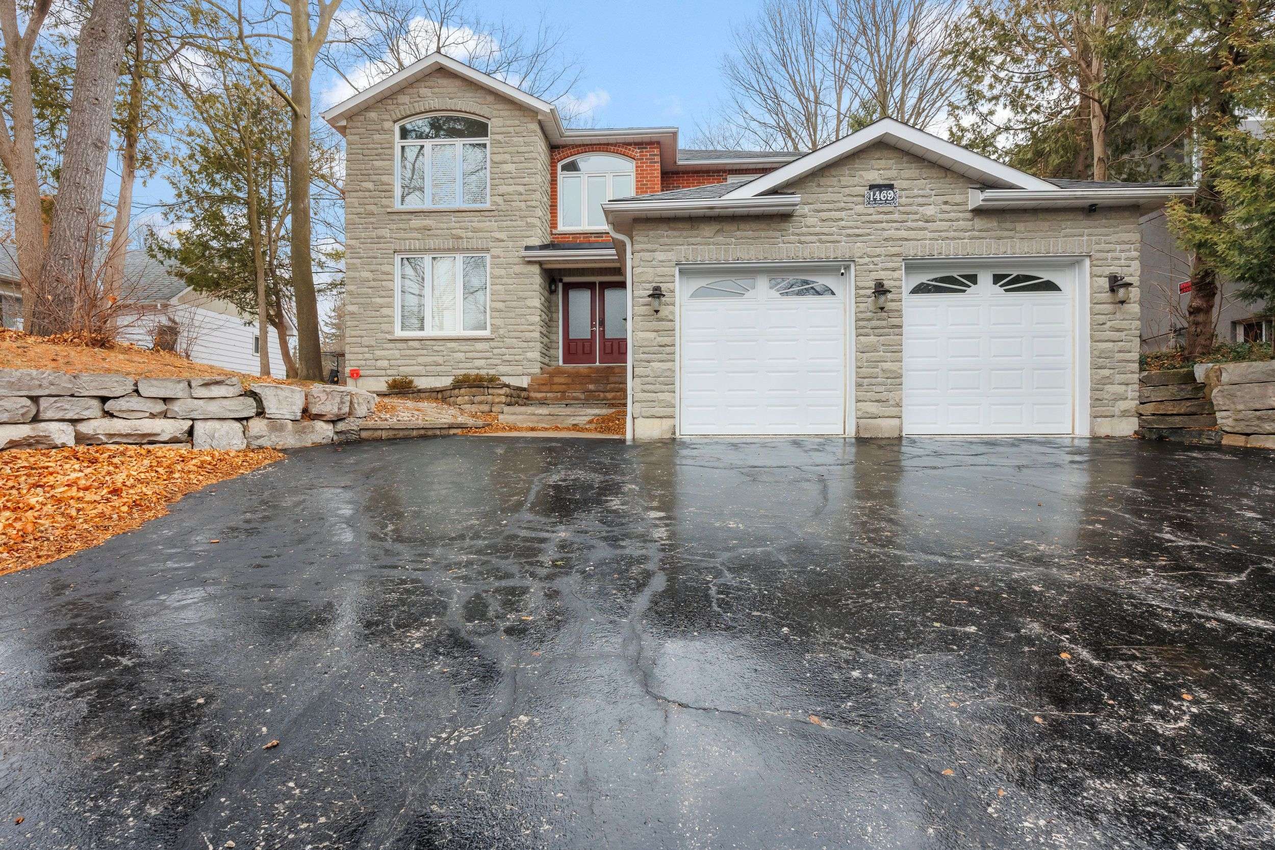 Pickering, ON L1V 1N8,1469 Old Forest RD