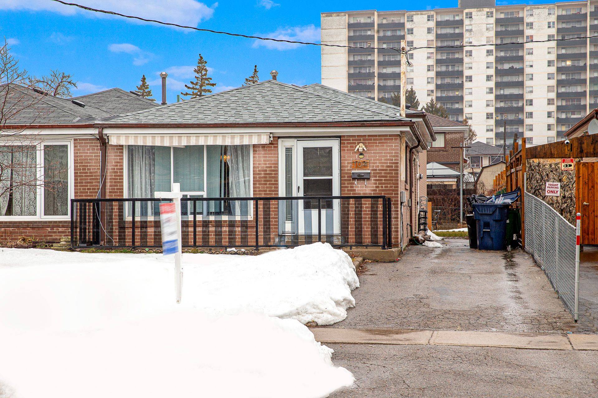 Toronto W05, ON M3N 1L8,104 Topcliff AVE