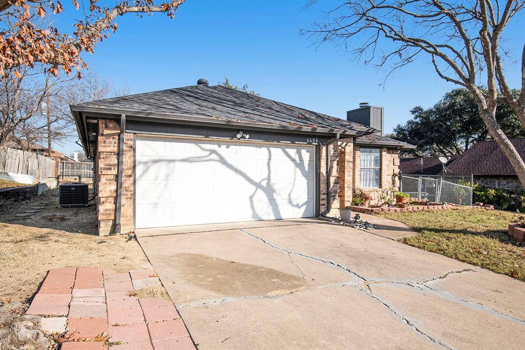 Fort Worth, TX 76135,6604 Roxanne Way