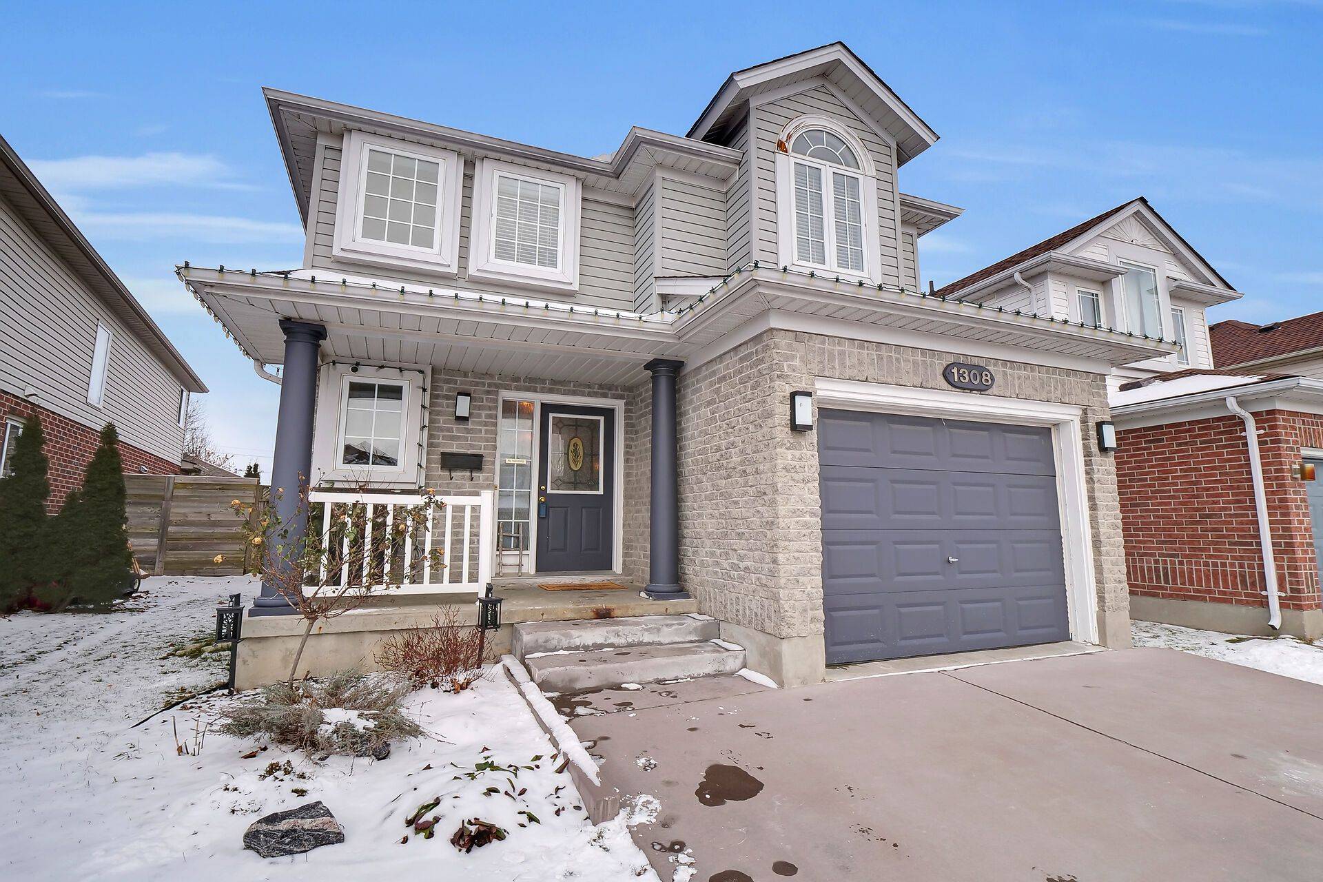 London, ON N5Y 5V4,1308 Blackmaple DR