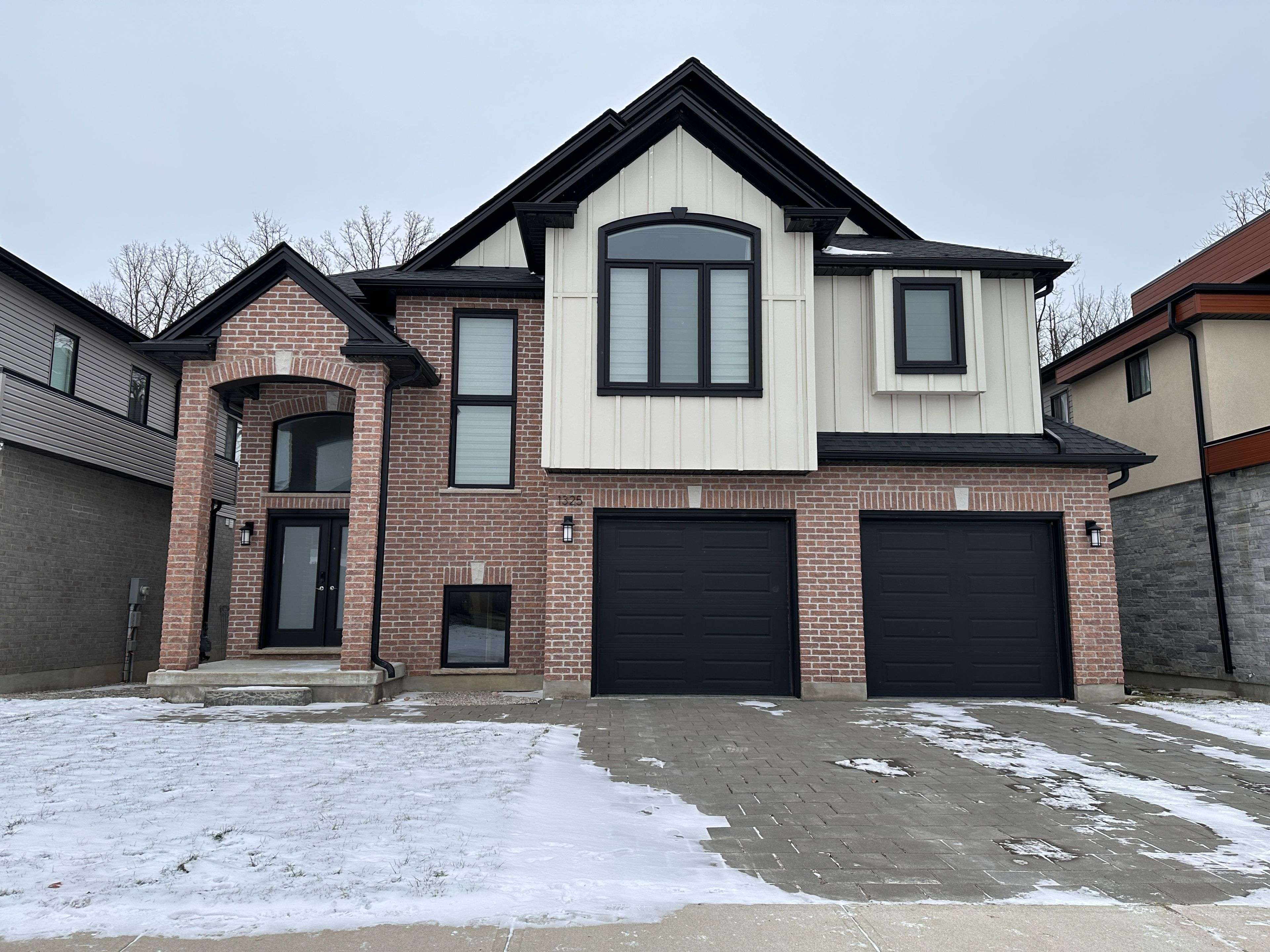 London, ON N6G 0S7,1325 Dyer CRES S