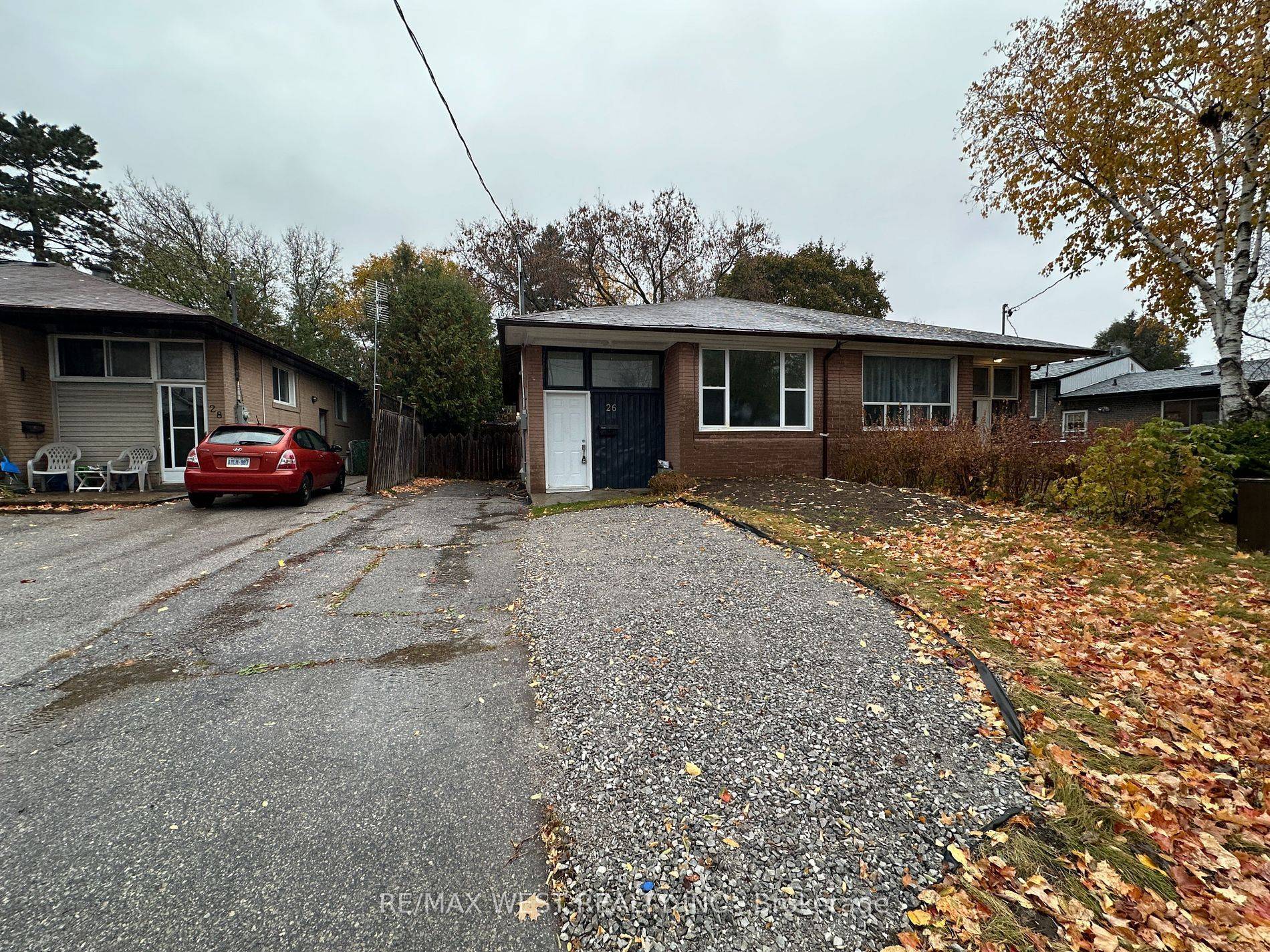 Newmarket, ON L3Y 2T3,26 Walter AVE #Main