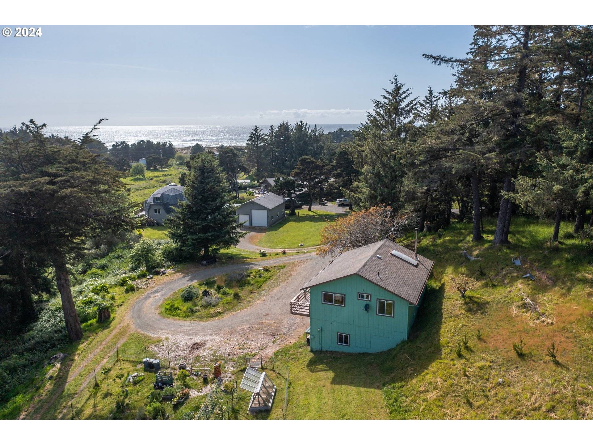 Bandon, OR 97411,3288 GOLF LINKS RD