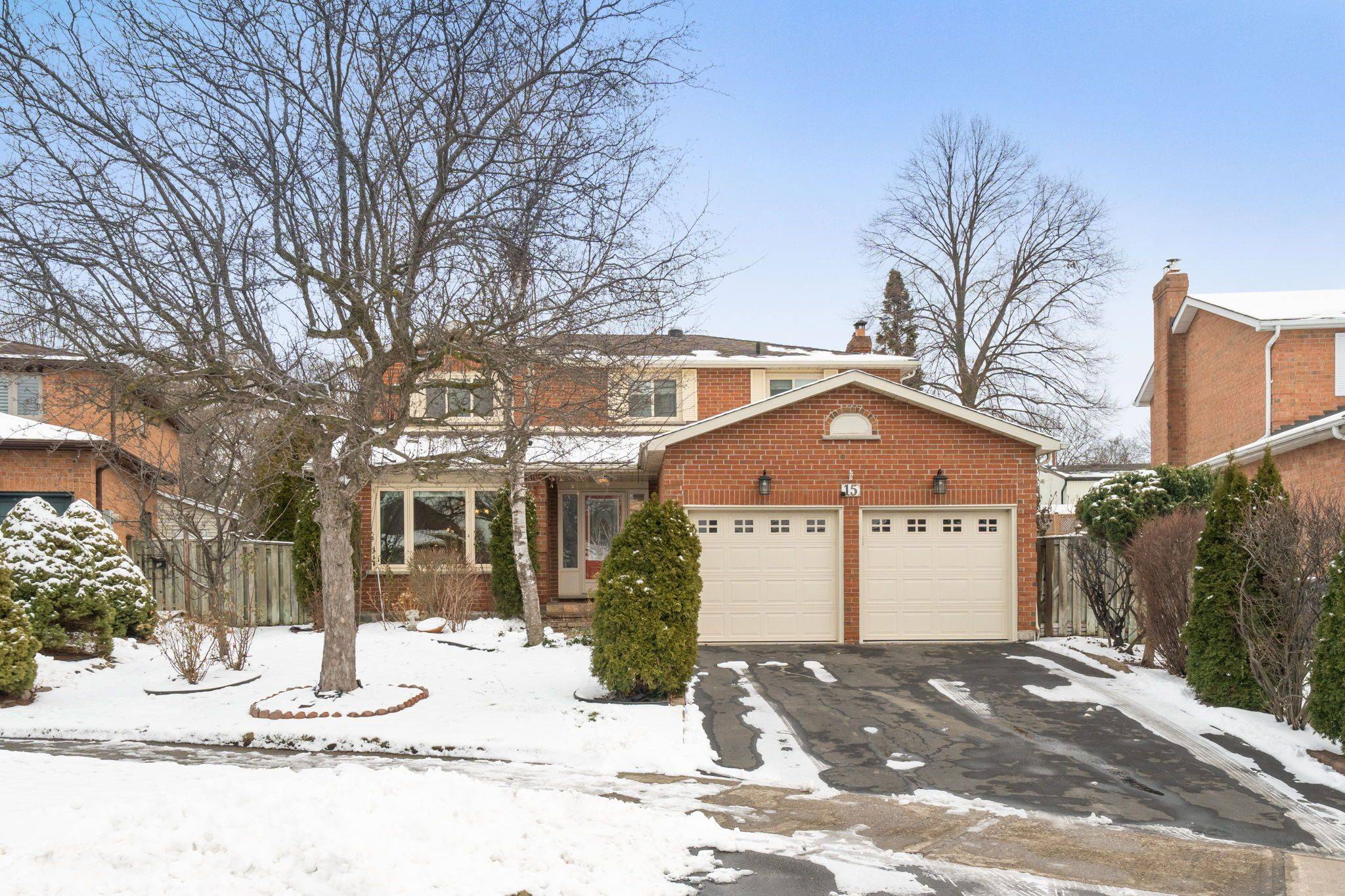 Mississauga, ON L5N 3V9,15 Oakington PL