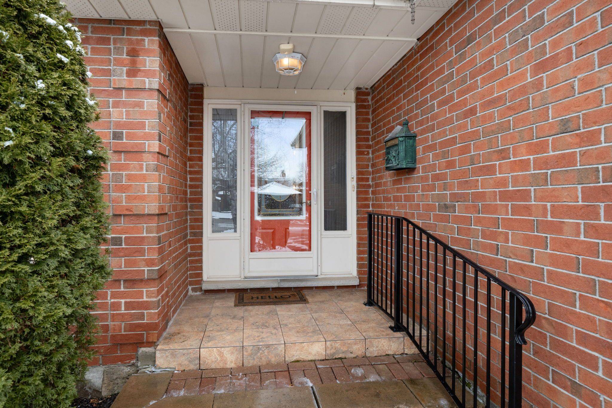 Mississauga, ON L5N 3V9,15 Oakington PL