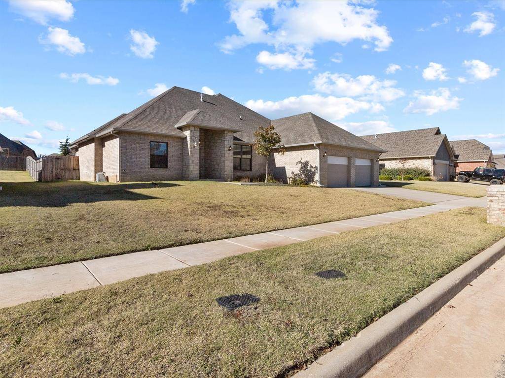 Yukon, OK 73099,11125 Fairways Avenue