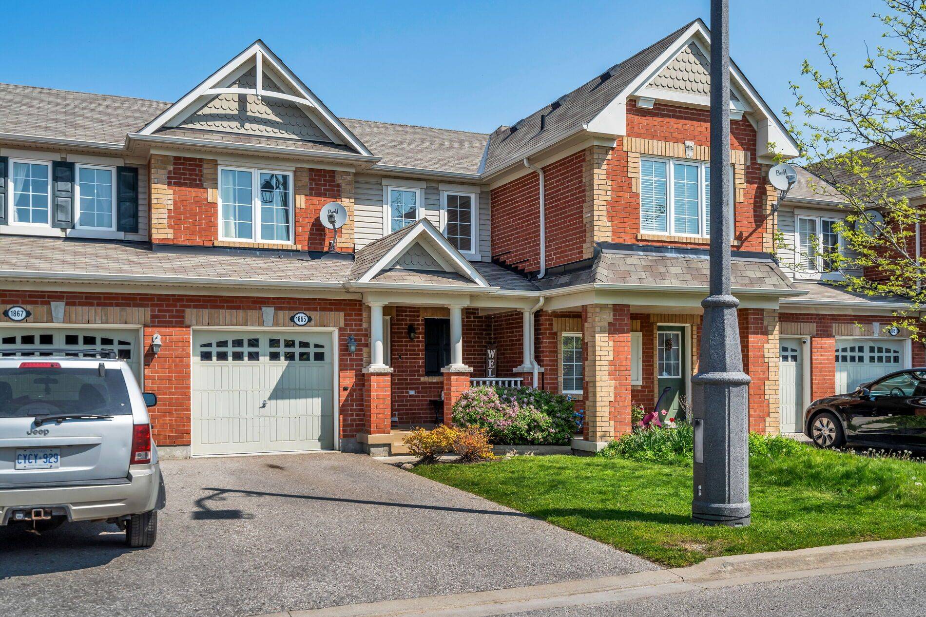 Pickering, ON L1X 0A4,1865 Liatris DR