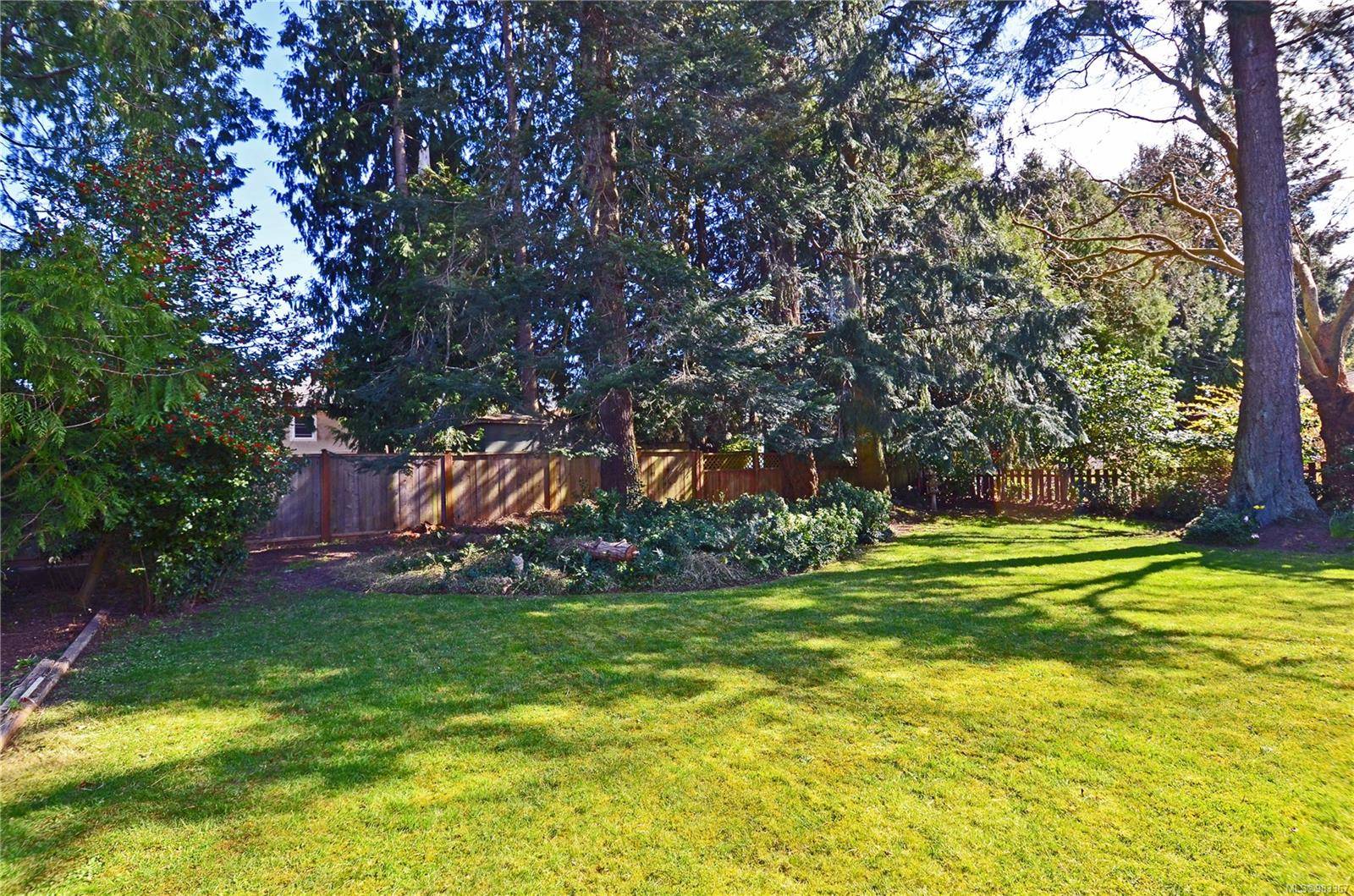 Saanich, BC V8N 2P5,1838 DUNNETT Cres