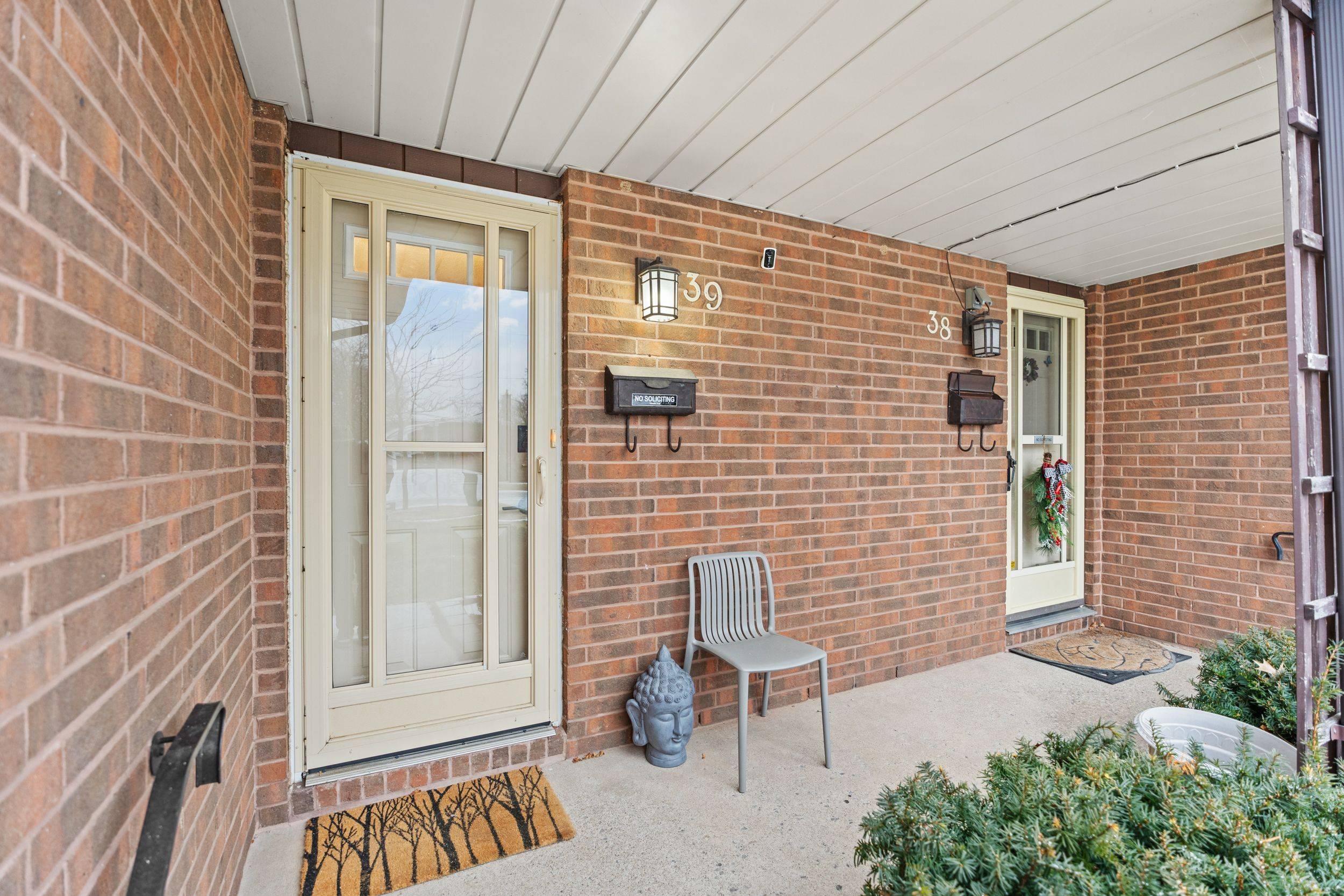 Niagara, ON L2N 6T5,64 Forster ST #39