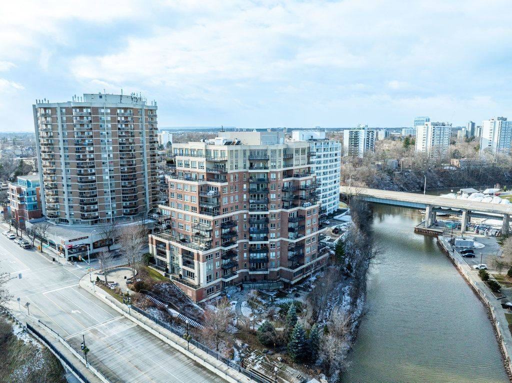 Oakville, ON L6K 3J9,111 Forsythe ST #201