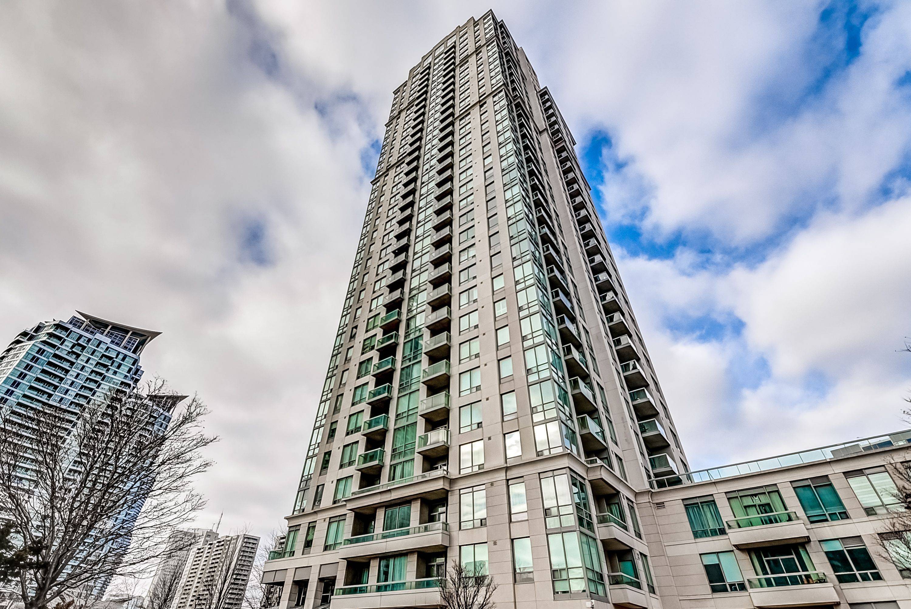 Mississauga, ON L5B 0B9,3504 Hurontario ST #608