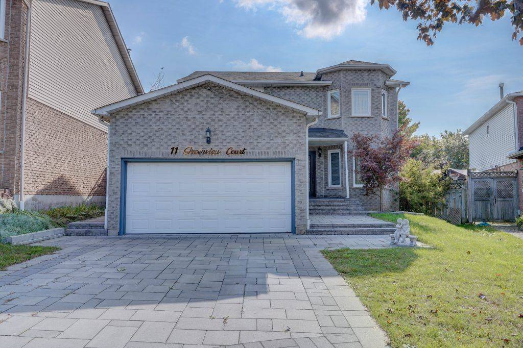 Whitby, ON L1N 8J2,11 GREENVIEW CT